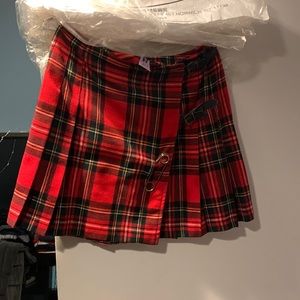 Women’s size 10 red plaid kilt.